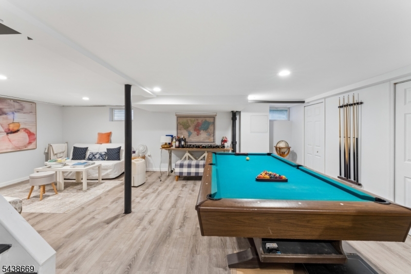 151 Minna Ave