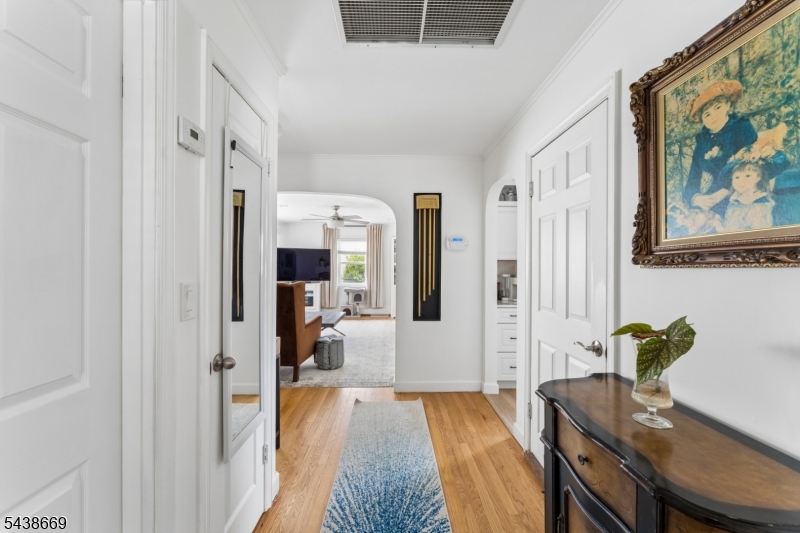 151 Minna Ave