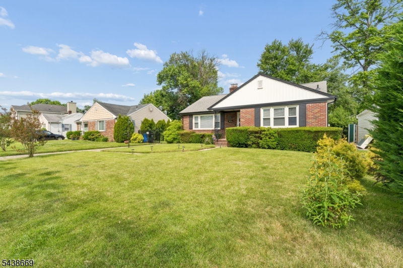 151 Minna Ave