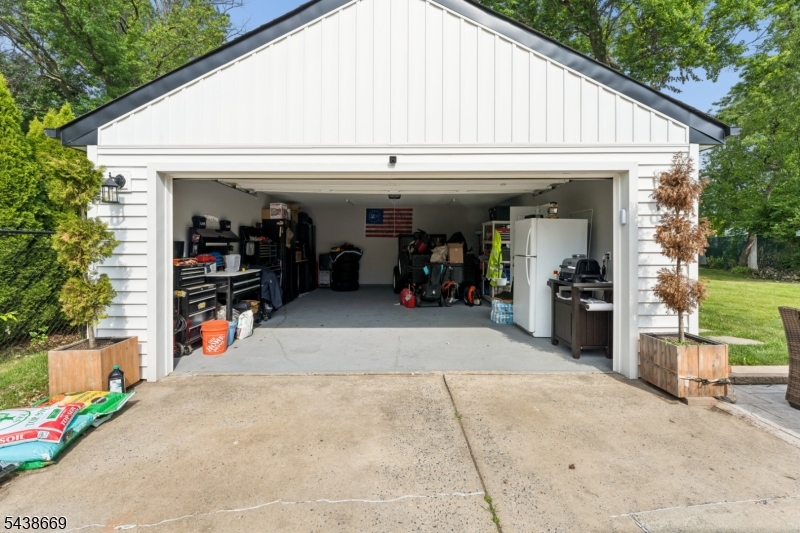 151 Minna Ave