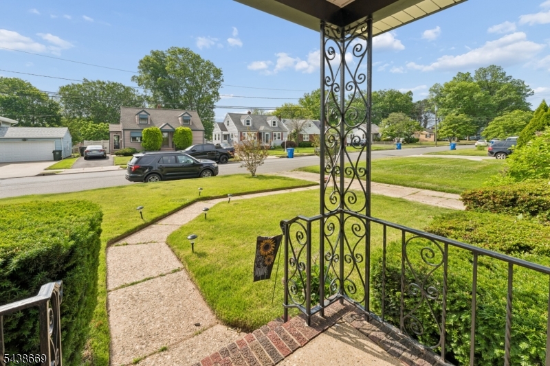 151 Minna Ave