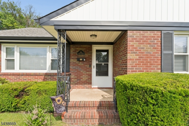 151 Minna Ave