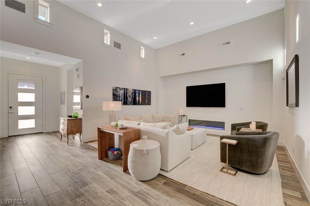6854 Wood Clover Court