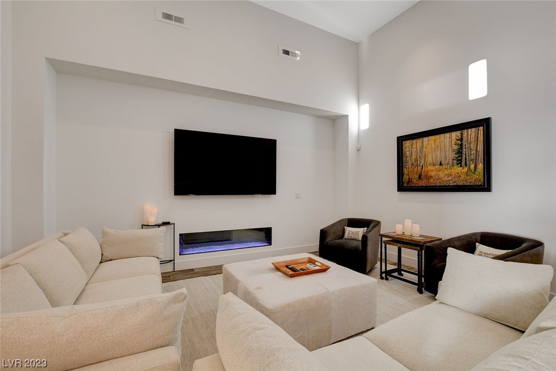 6854 Wood Clover Court