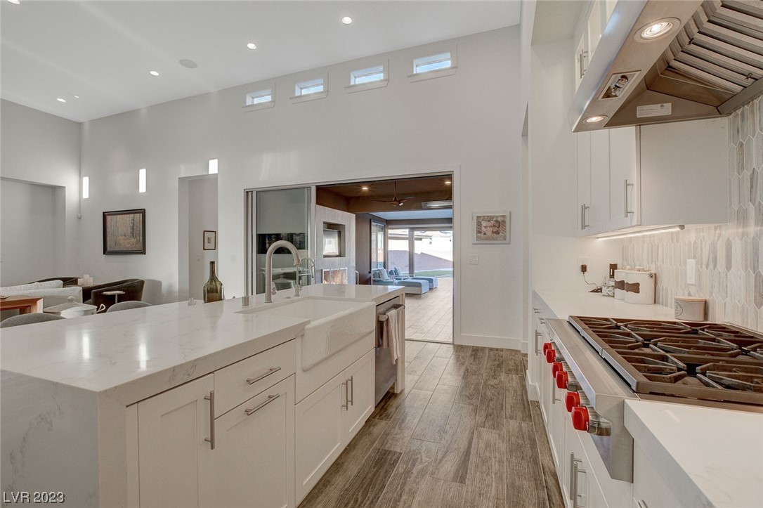 6854 Wood Clover Court