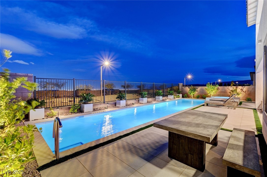 472 Windstone Crest Avenue