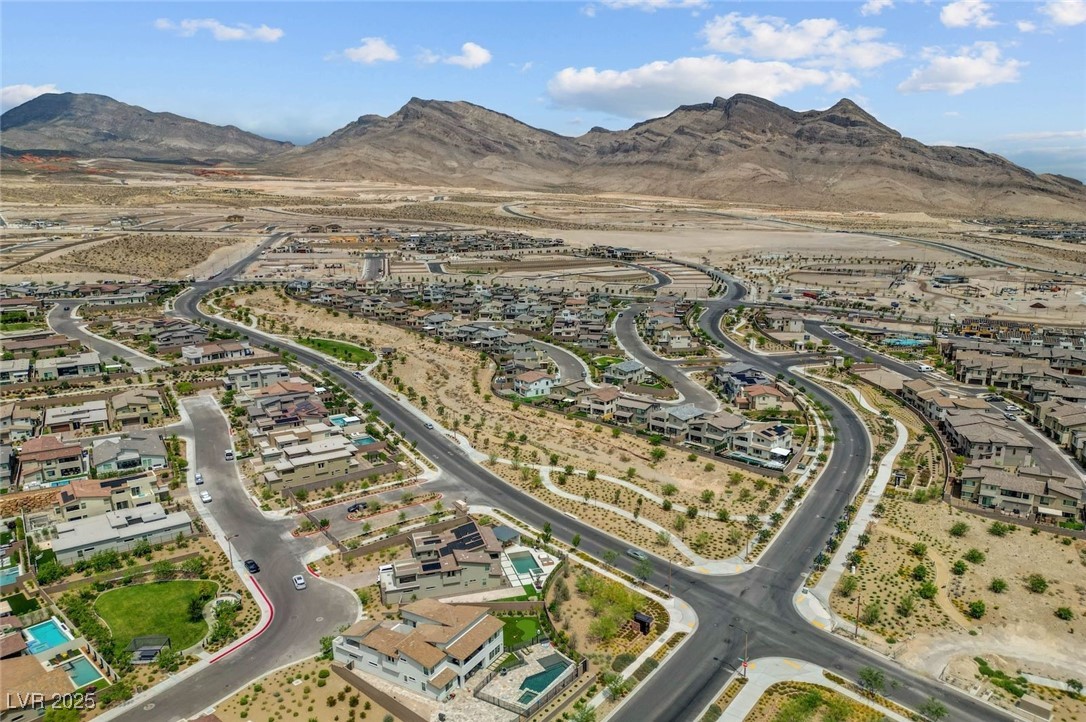 472 Windstone Crest Avenue