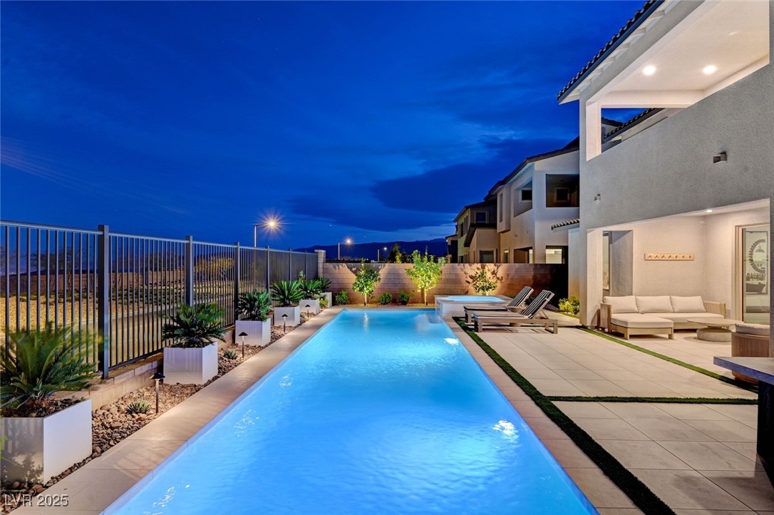 472 Windstone Crest Avenue