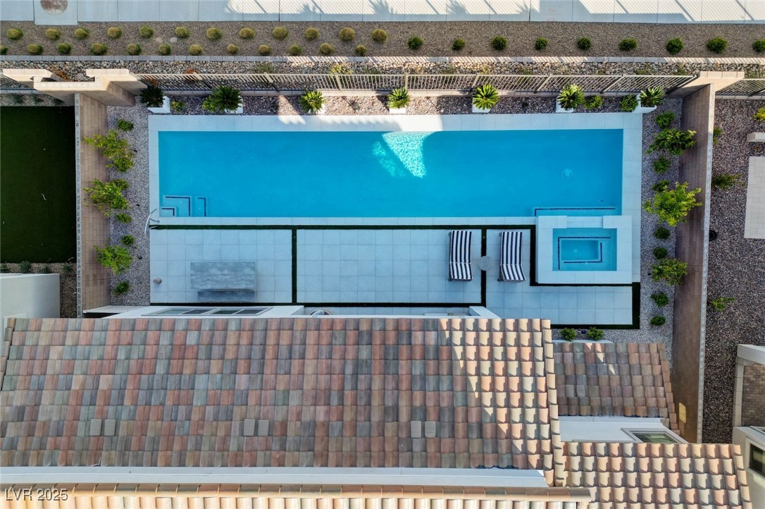 472 Windstone Crest Avenue