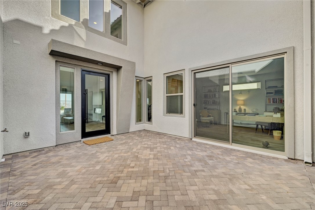 472 Windstone Crest Avenue