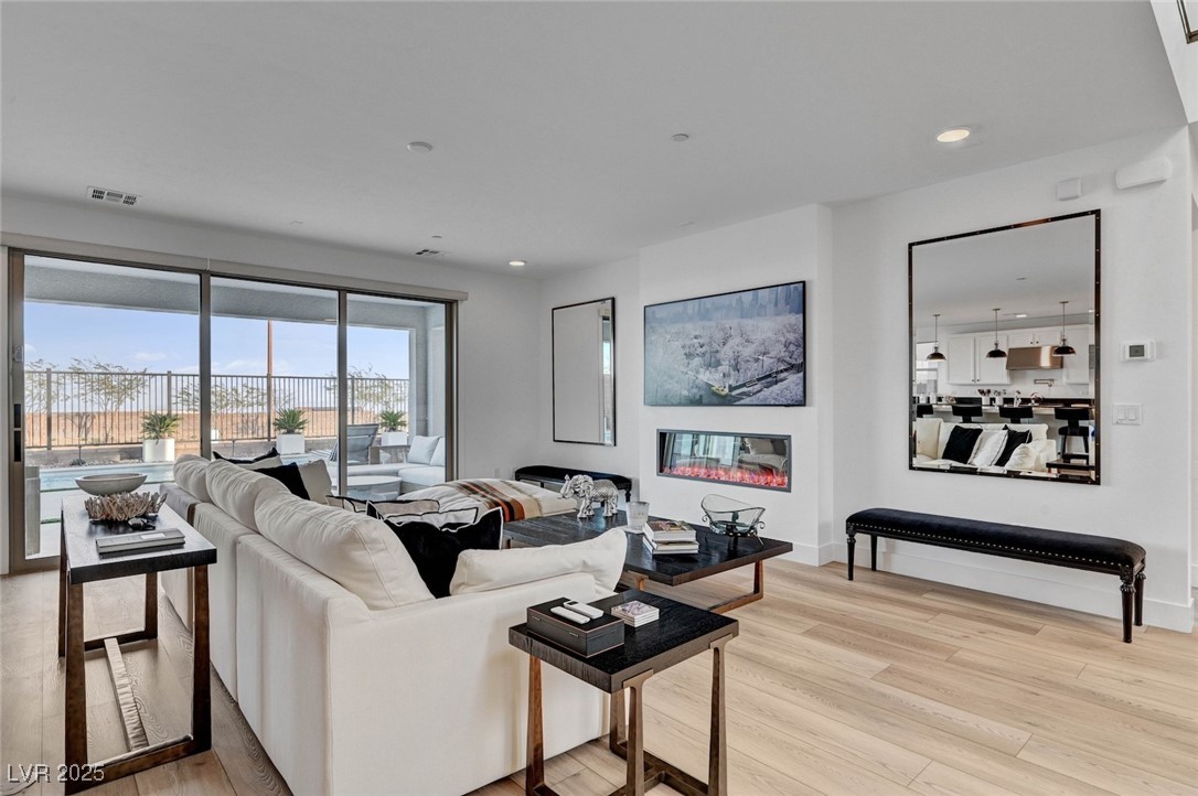 472 Windstone Crest Avenue