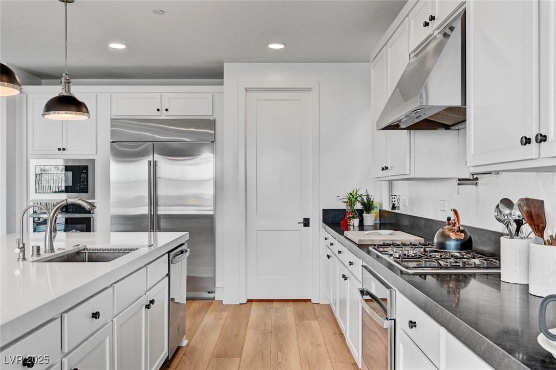 472 Windstone Crest Avenue