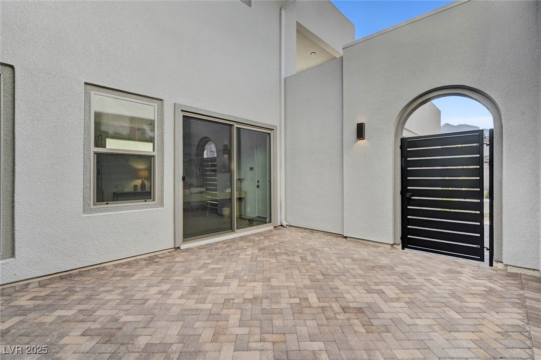 472 Windstone Crest Avenue