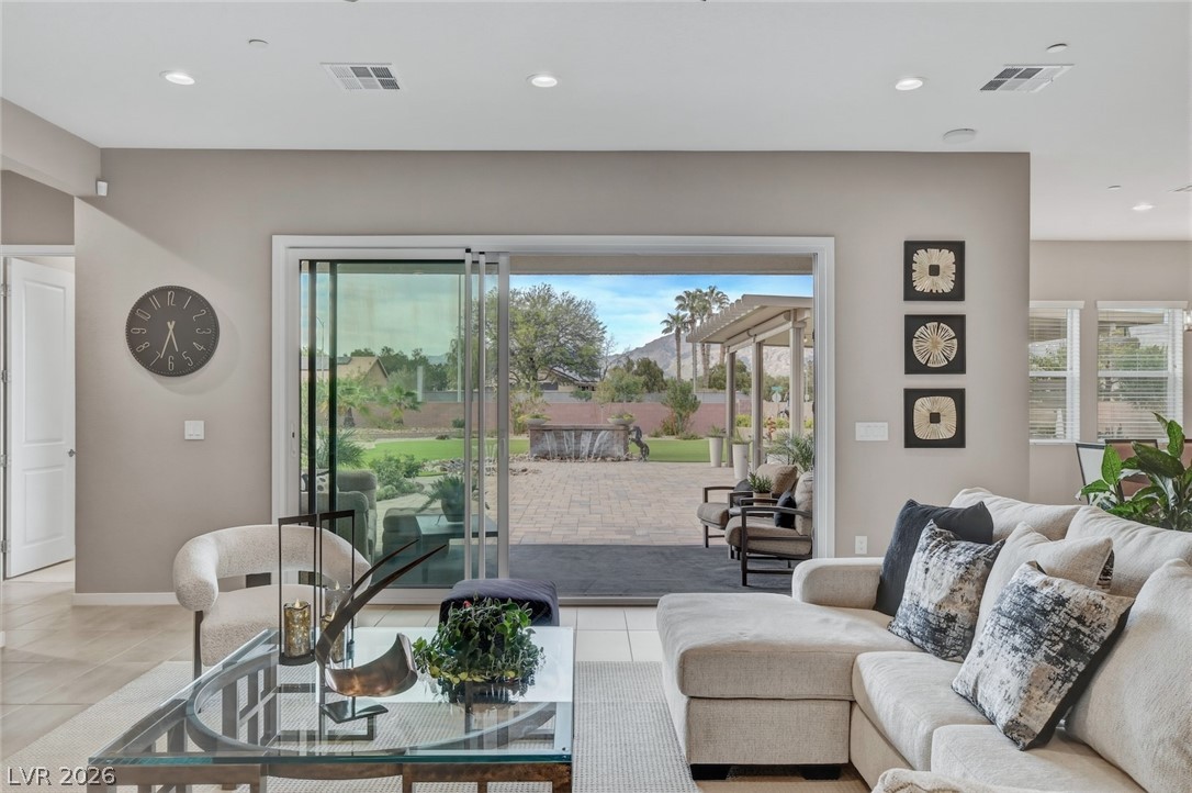 5702 Kings Bluff Avenue