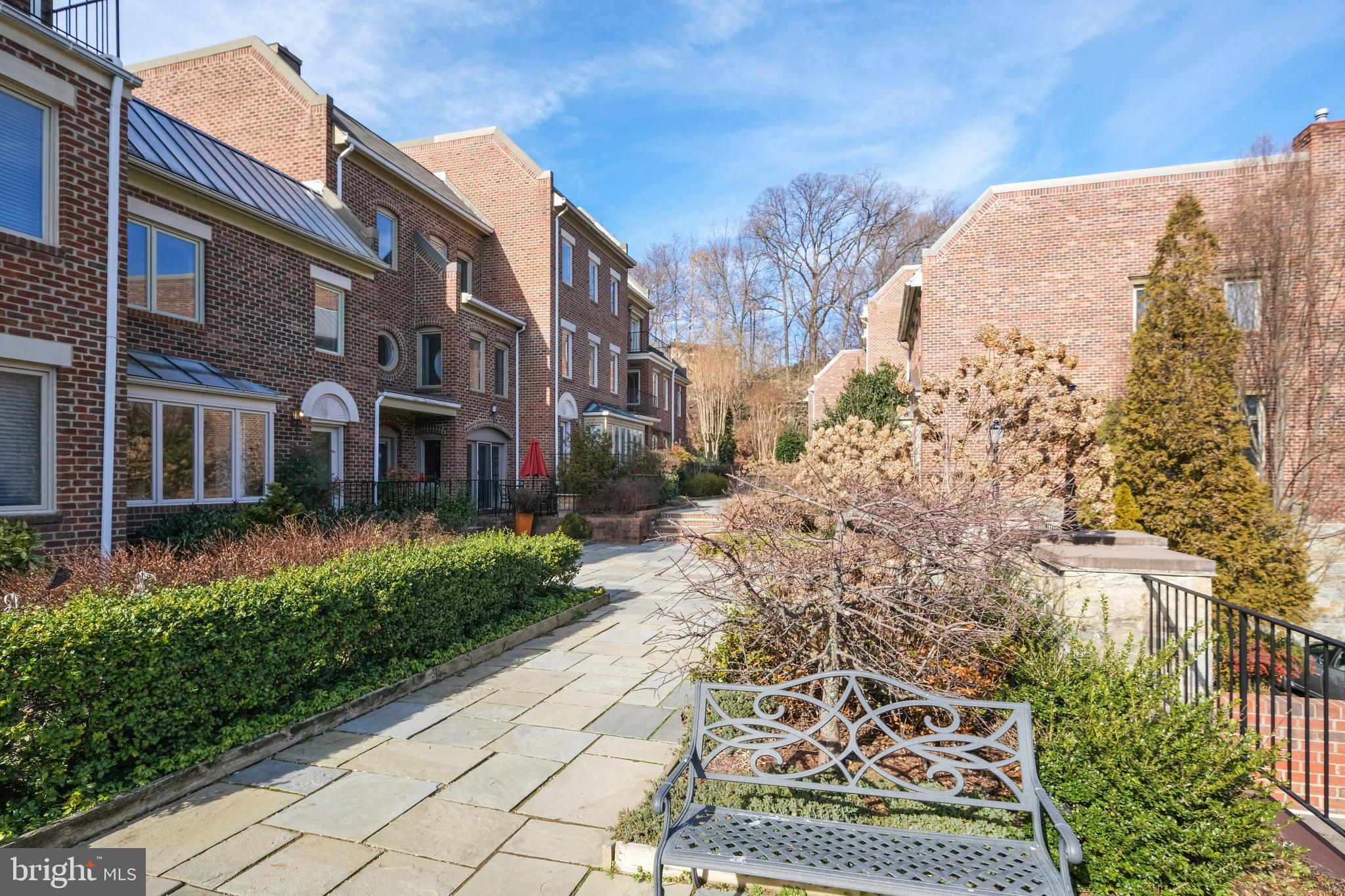 4028 CHANCERY COURT NW