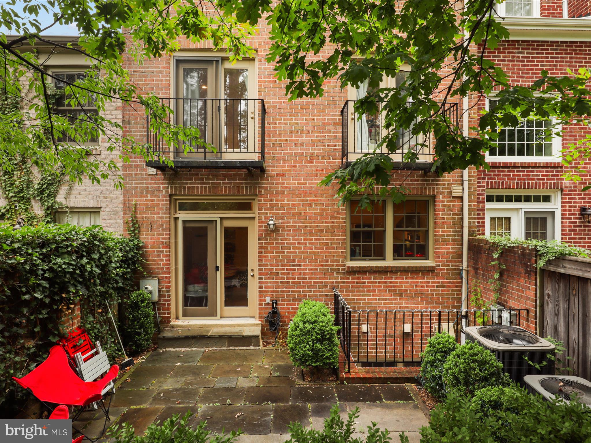 3929 HIGHWOOD COURT NW