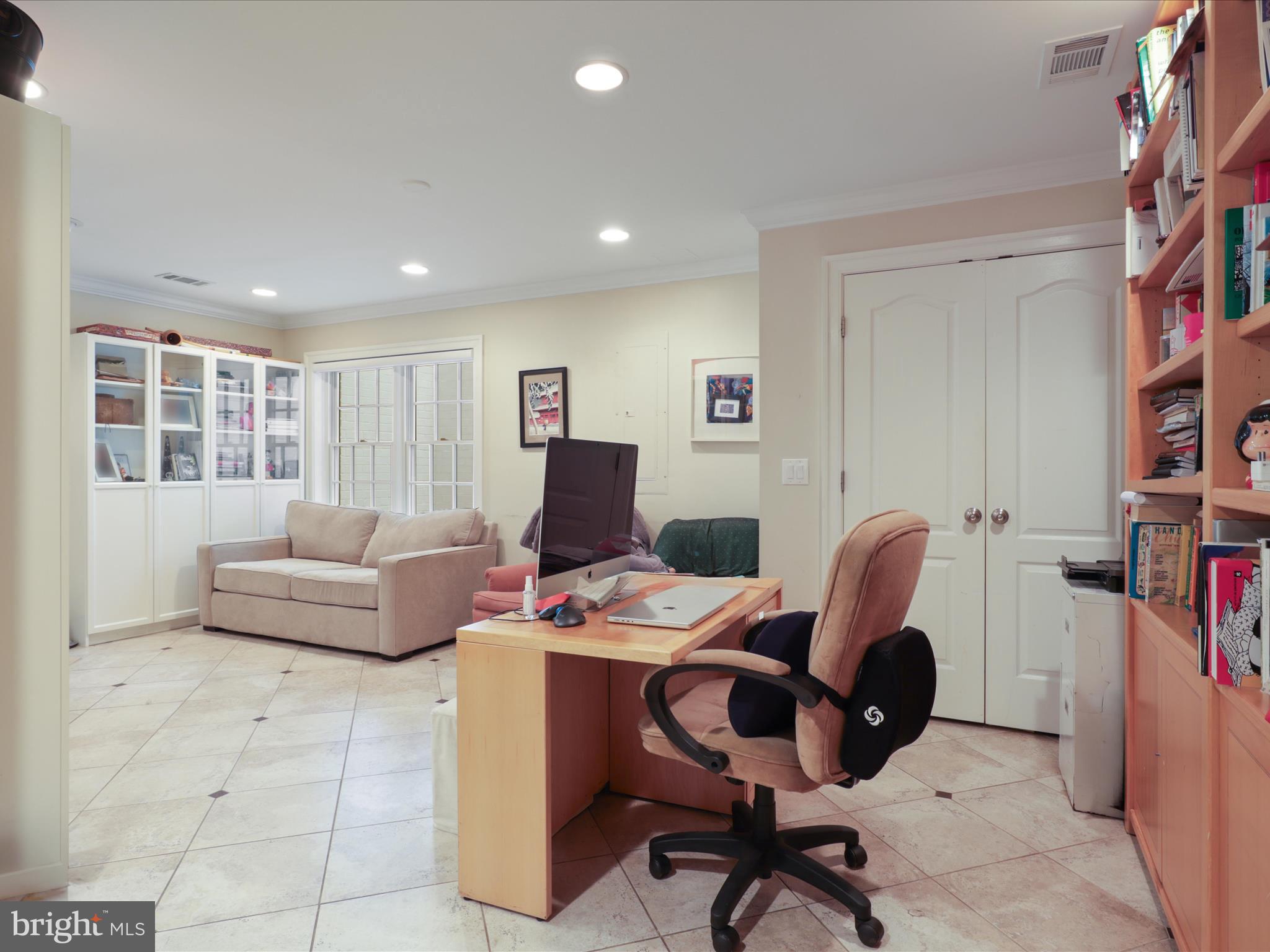 3929 HIGHWOOD COURT NW