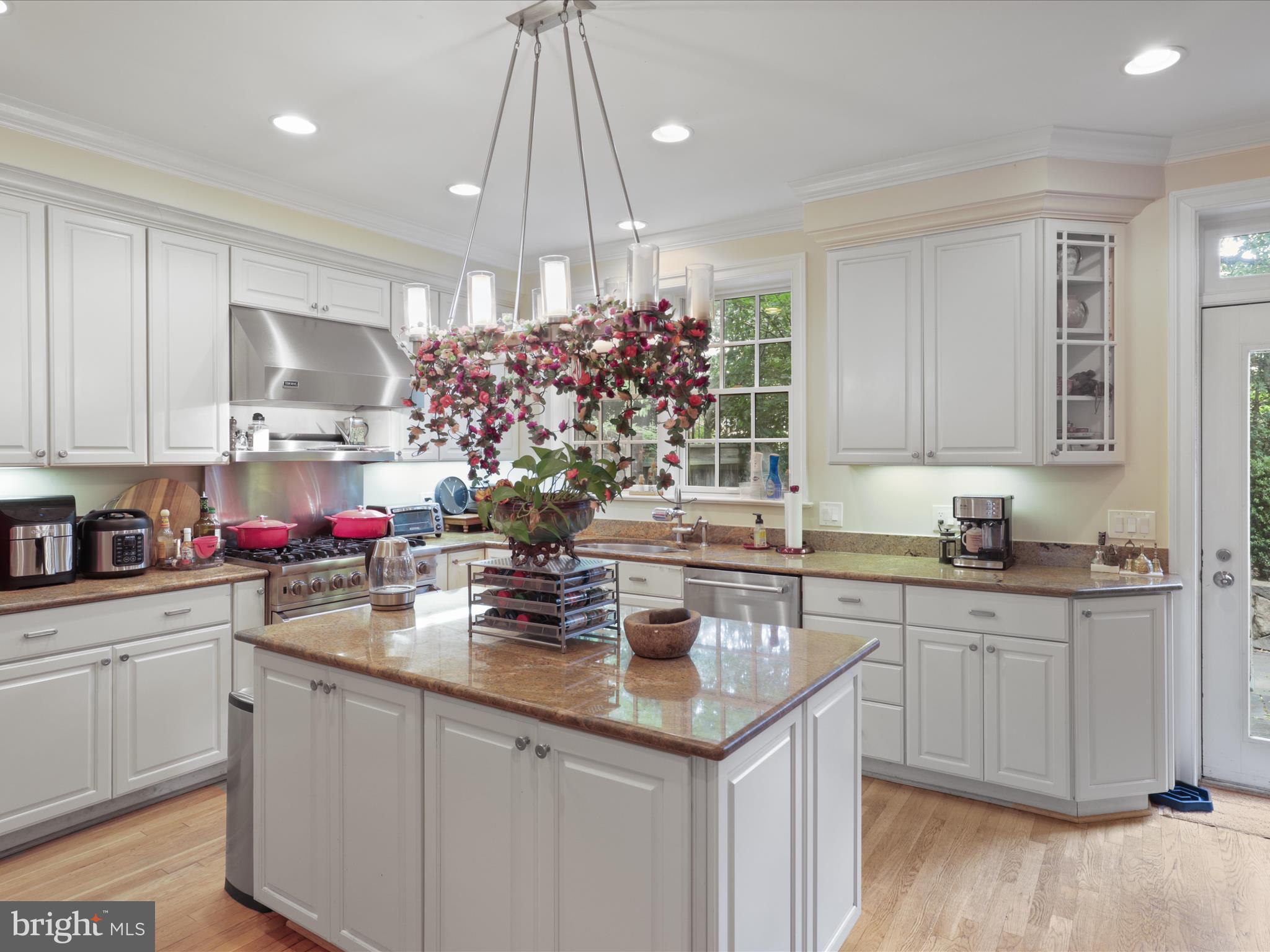 3929 HIGHWOOD COURT NW