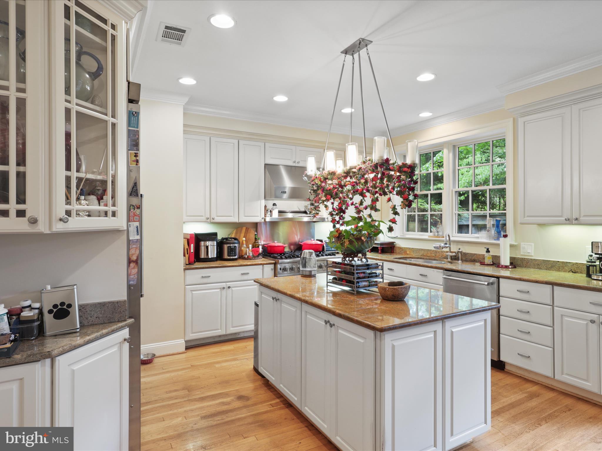 3929 HIGHWOOD COURT NW