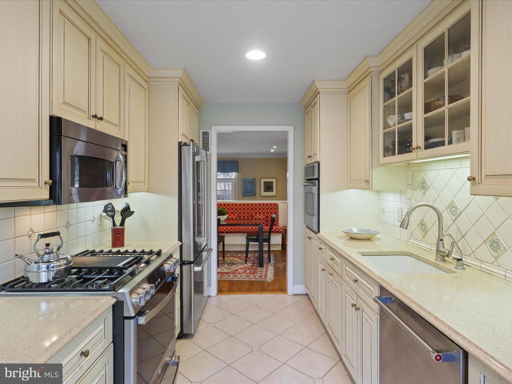 4012 CHANCERY COURT NW