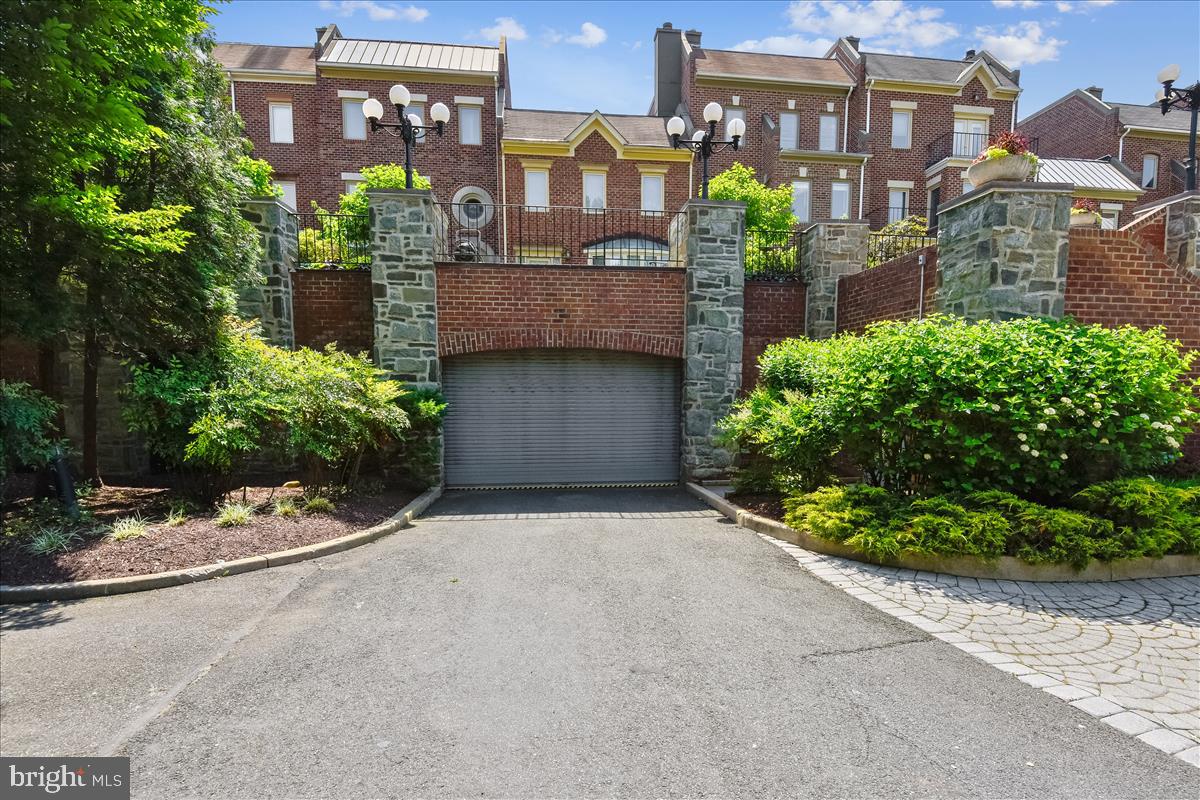 4012 CHANCERY COURT NW