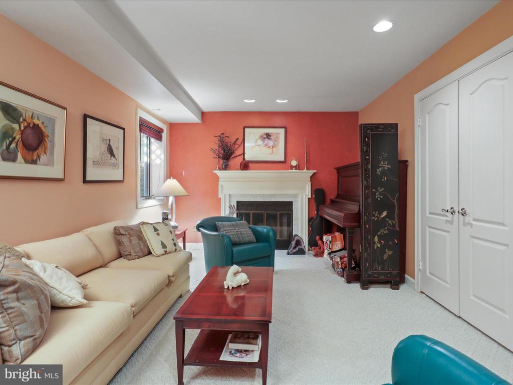 4012 CHANCERY COURT NW