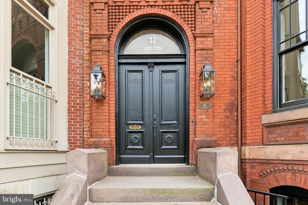 23 LOGAN CIRCLE NW NO. 6