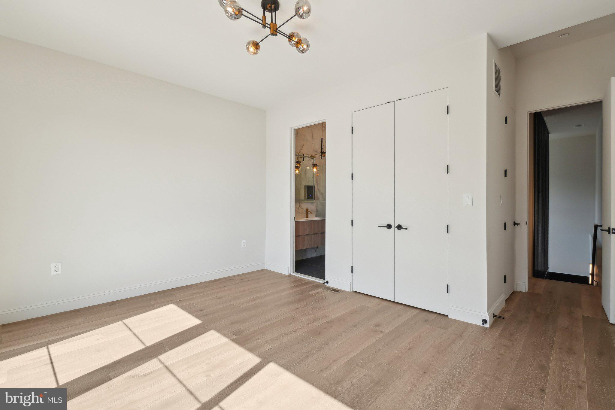 23 LOGAN CIRCLE NW NO. 6