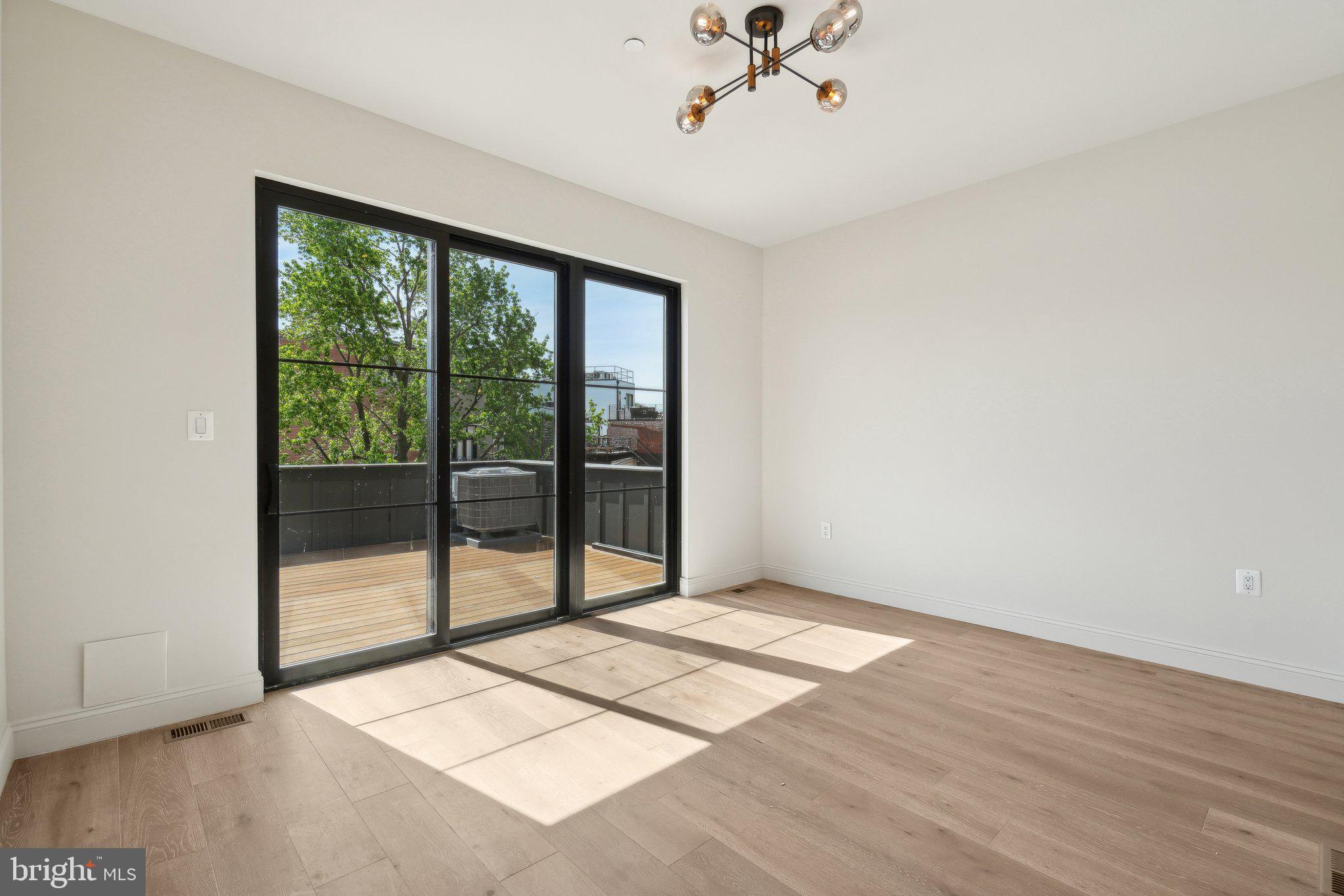 23 LOGAN CIRCLE NW NO. 6