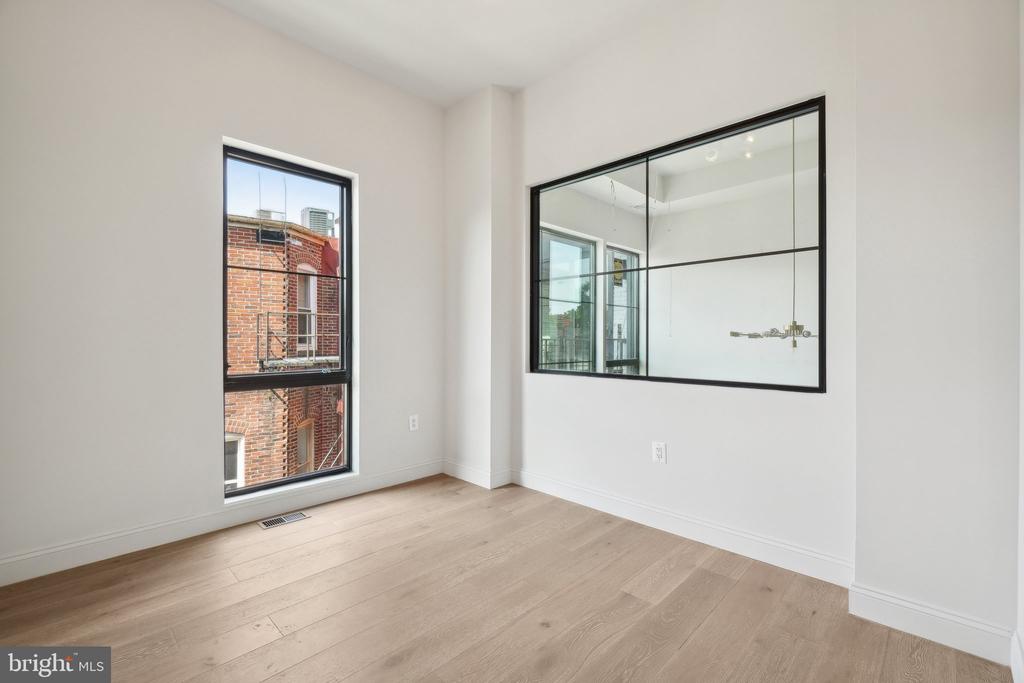23 LOGAN CIRCLE NW NO. 6