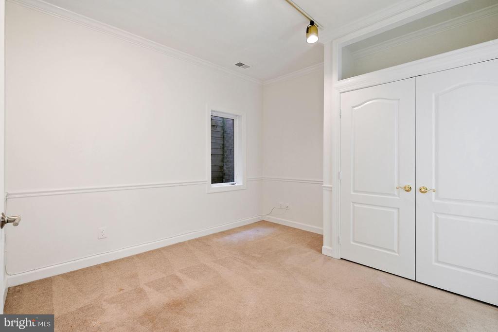 4046 CHANCERY COURT NW