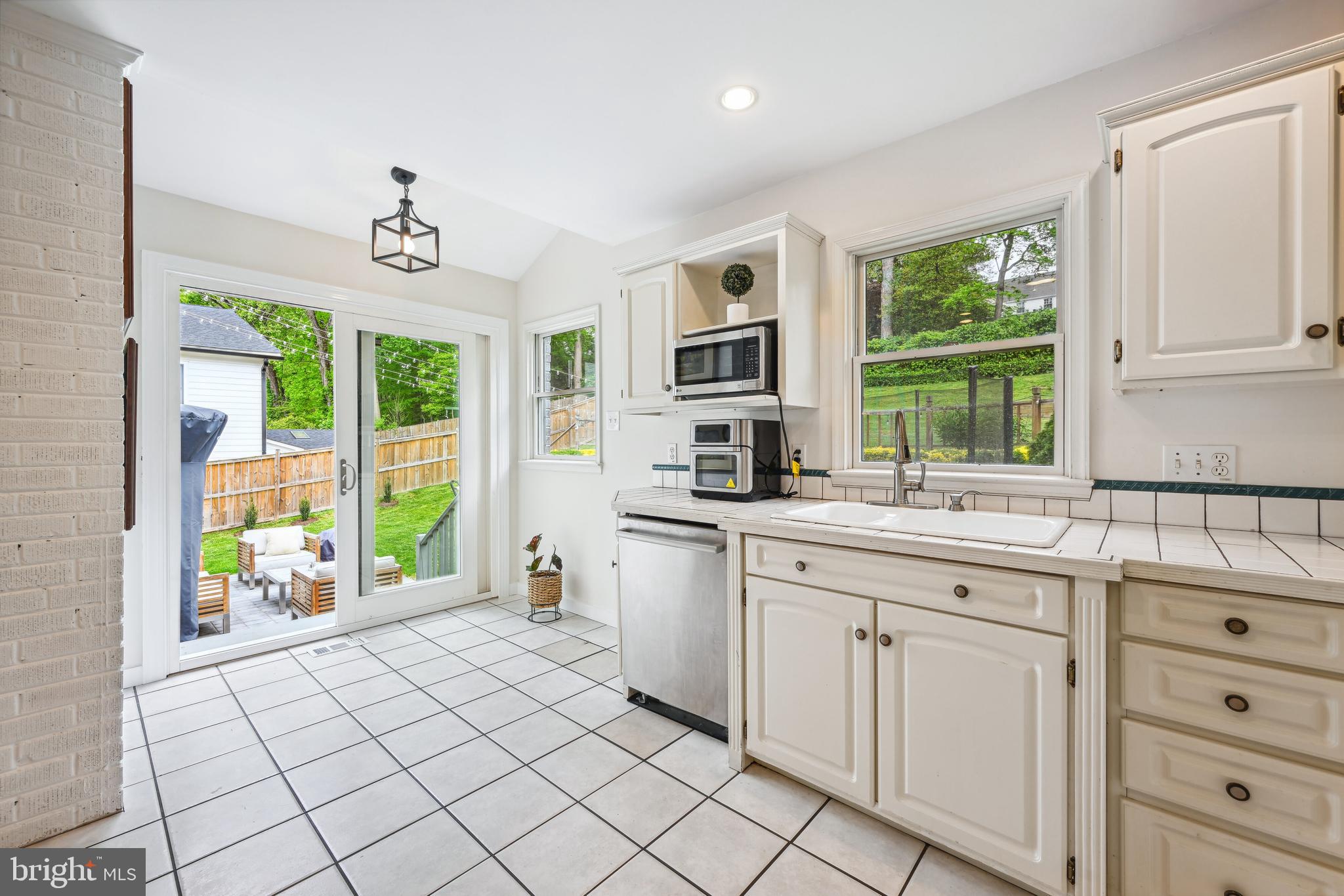 6023 WALHONDING ROAD