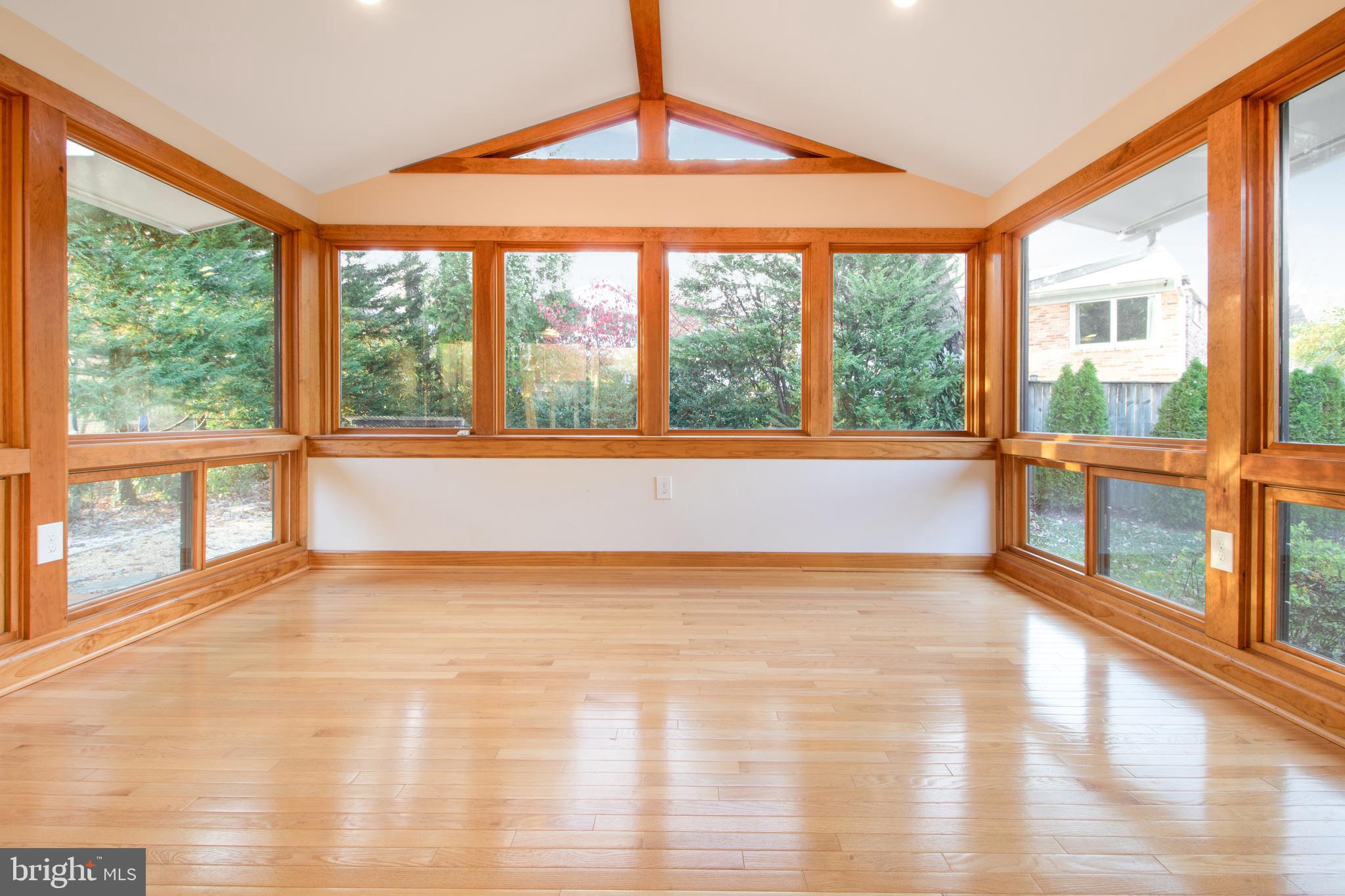 6512 BANNOCKBURN DRIVE