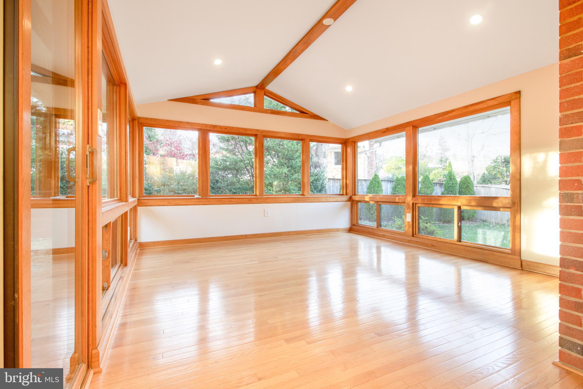 6512 BANNOCKBURN DRIVE