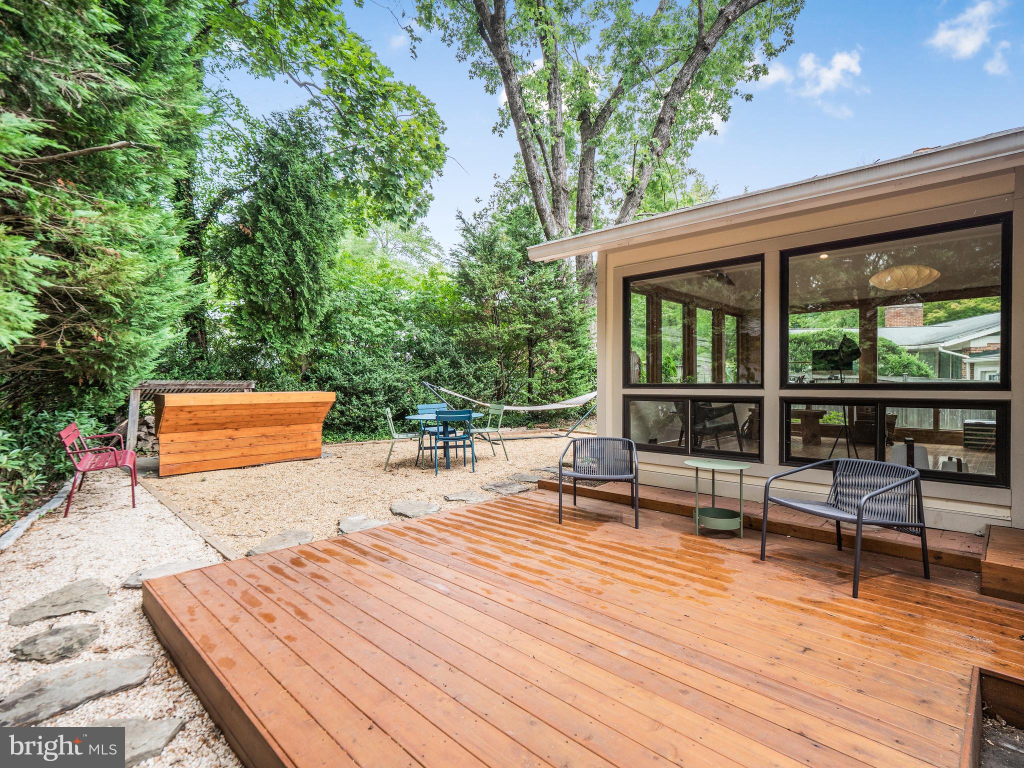 6512 BANNOCKBURN DRIVE