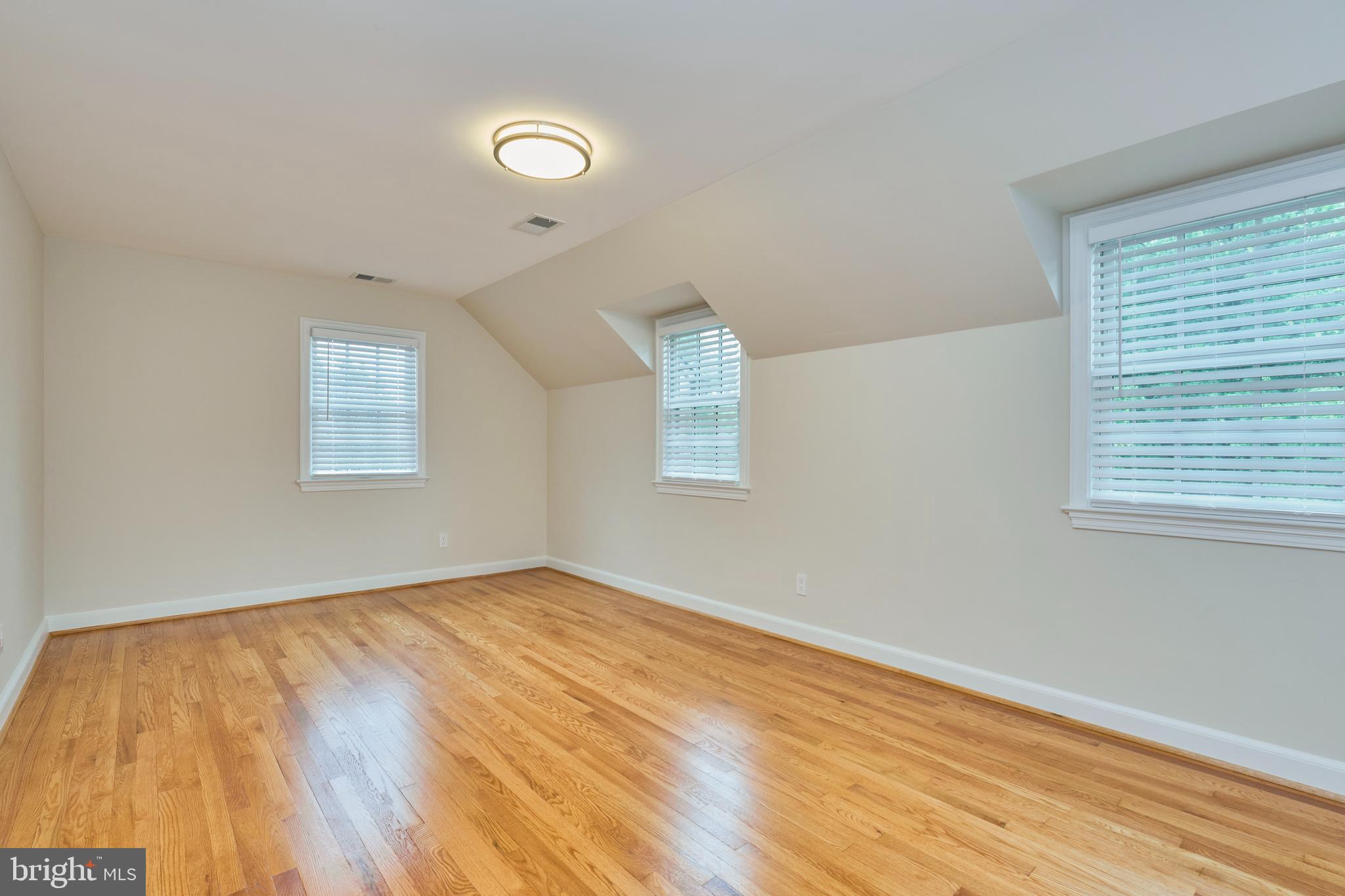 3819 WOODBINE STREET