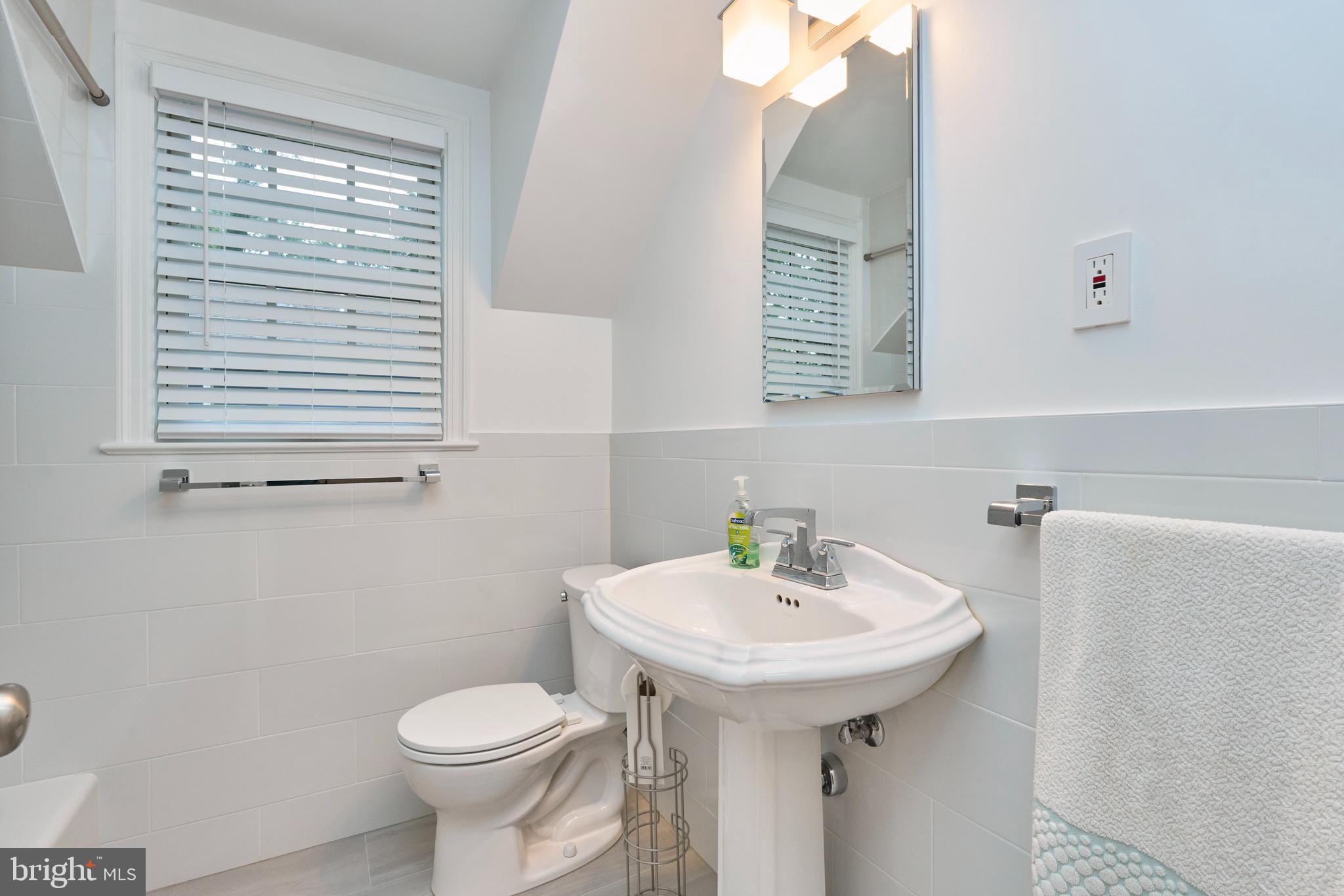 3819 WOODBINE STREET