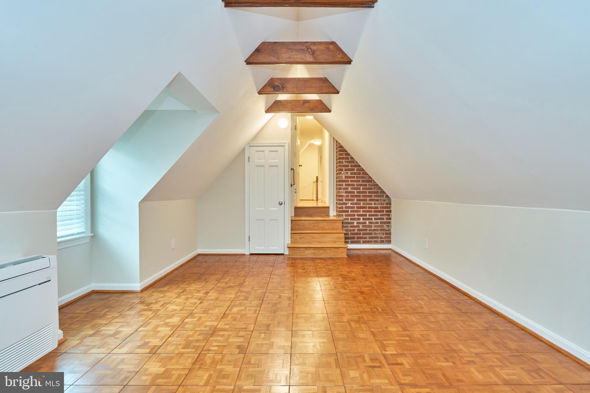 3819 WOODBINE STREET