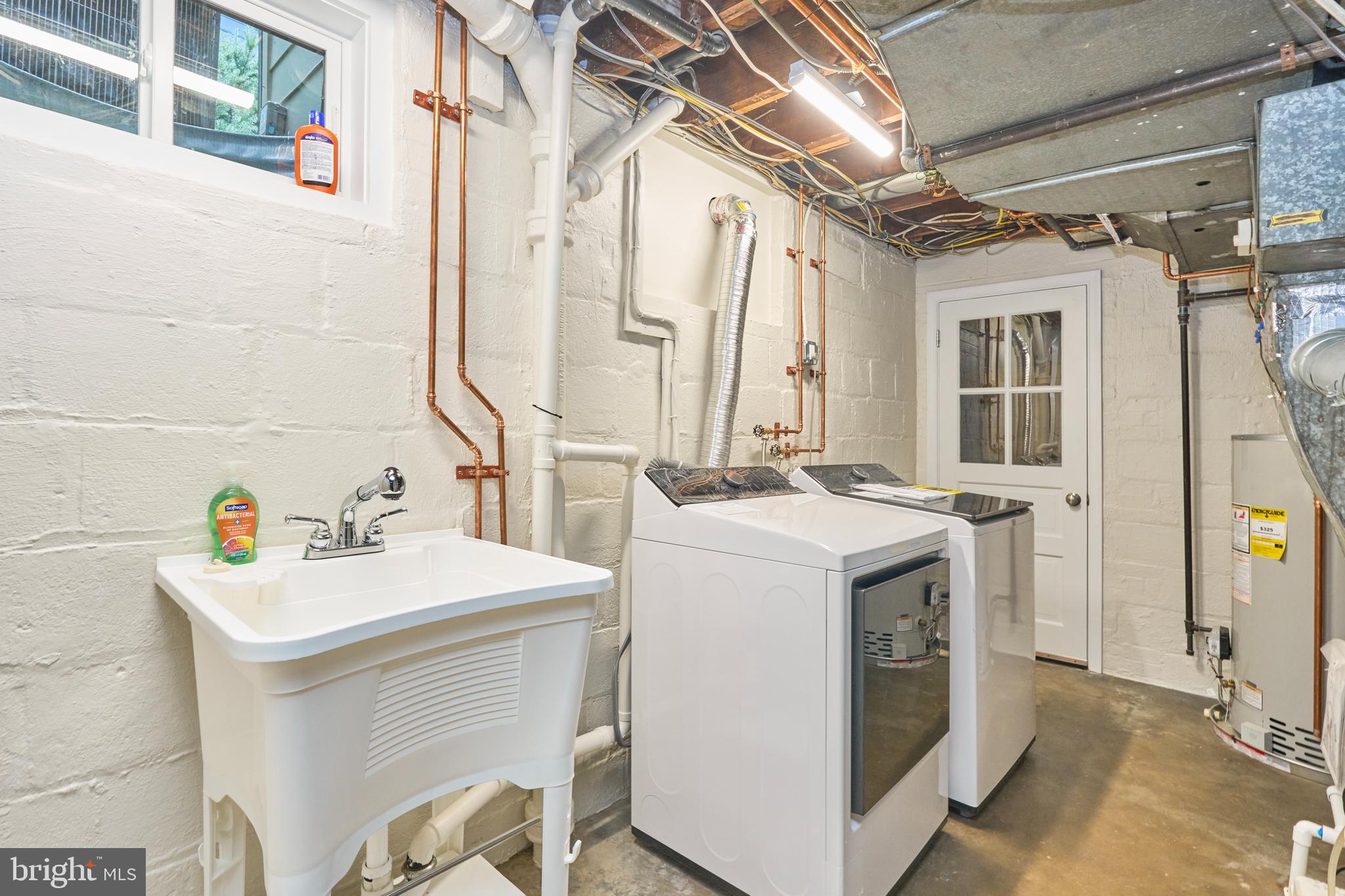 3819 WOODBINE STREET