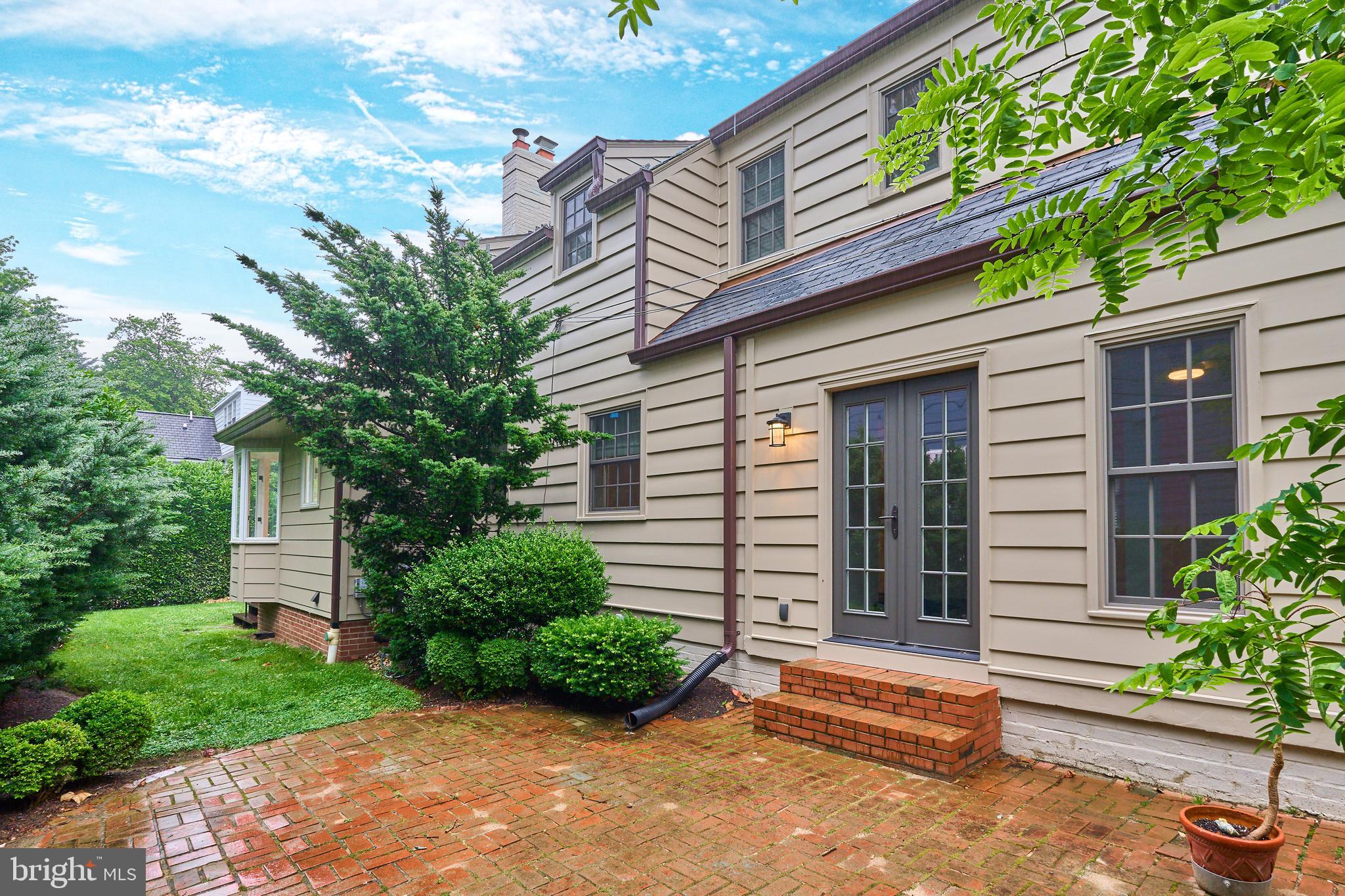 3819 WOODBINE STREET