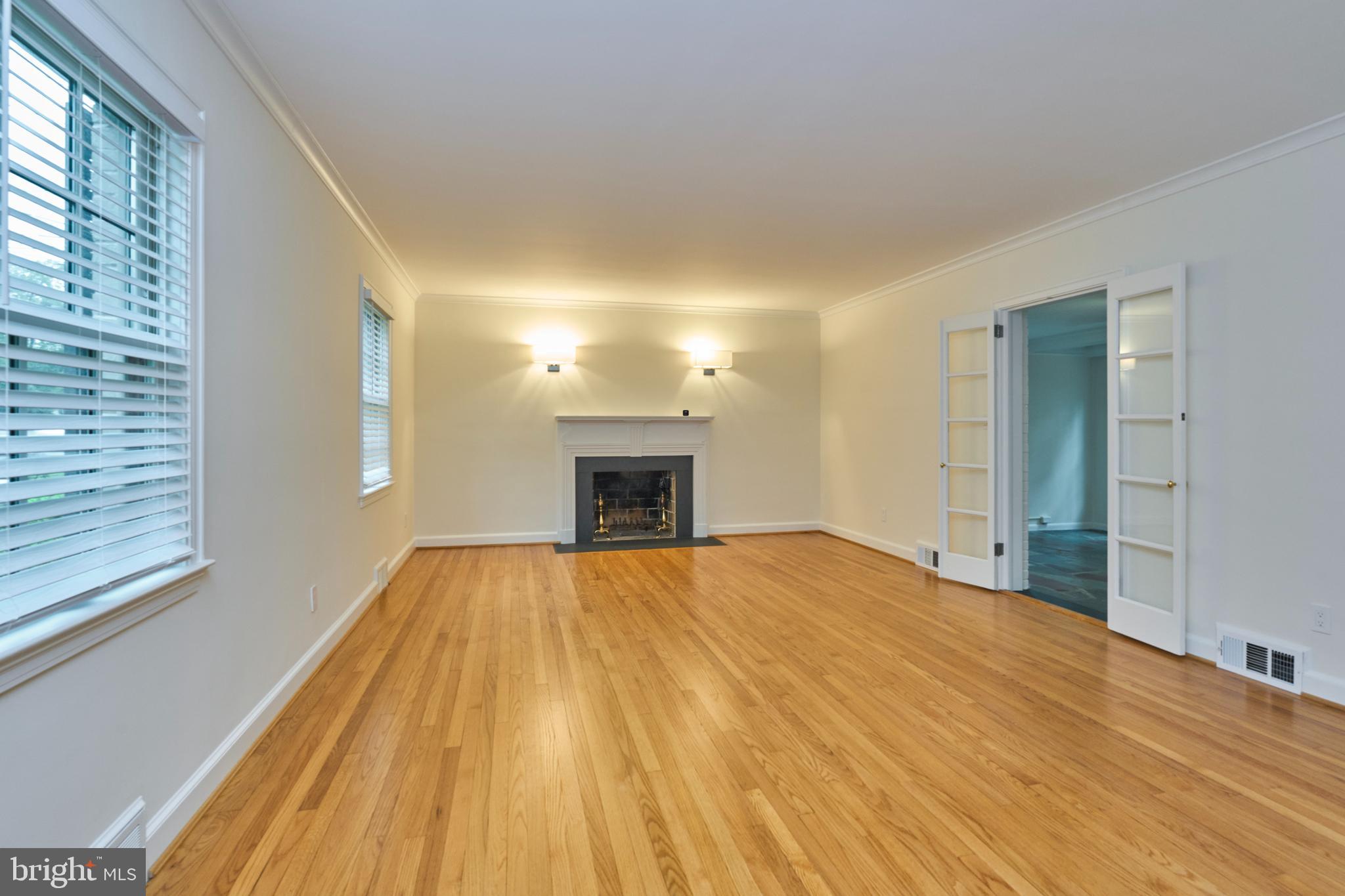 3819 WOODBINE STREET