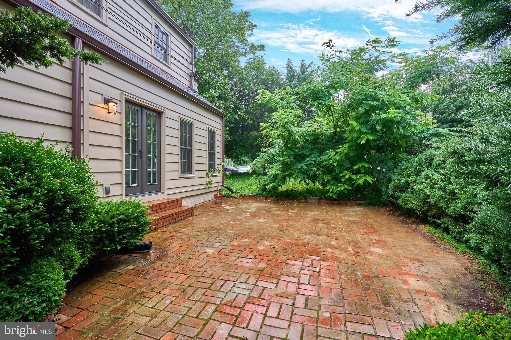 3819 WOODBINE STREET