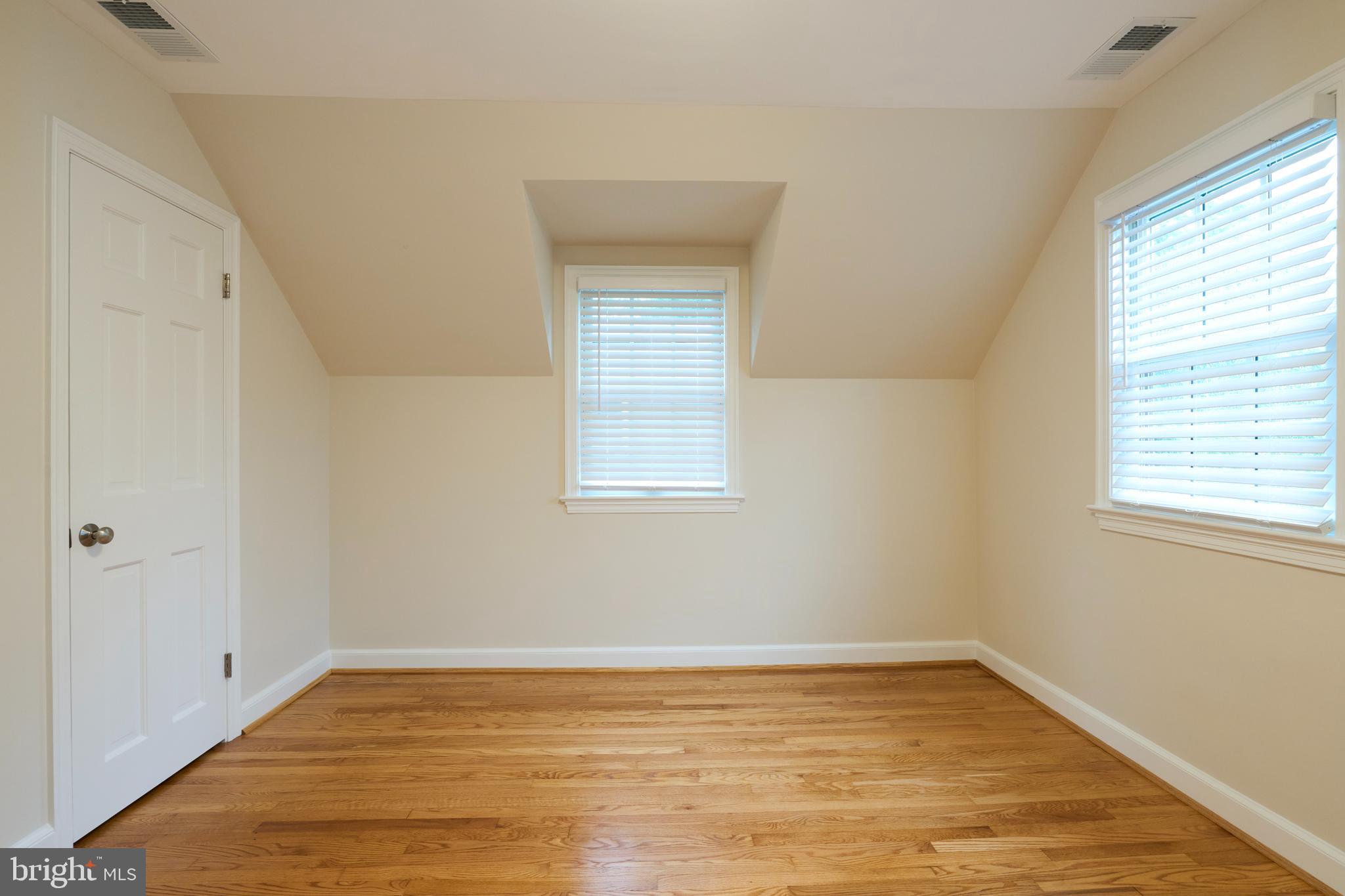 3819 WOODBINE STREET