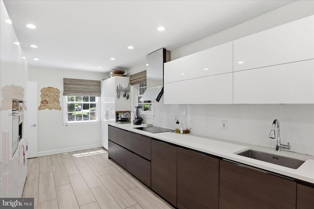 3221 COQUELIN TERRACE