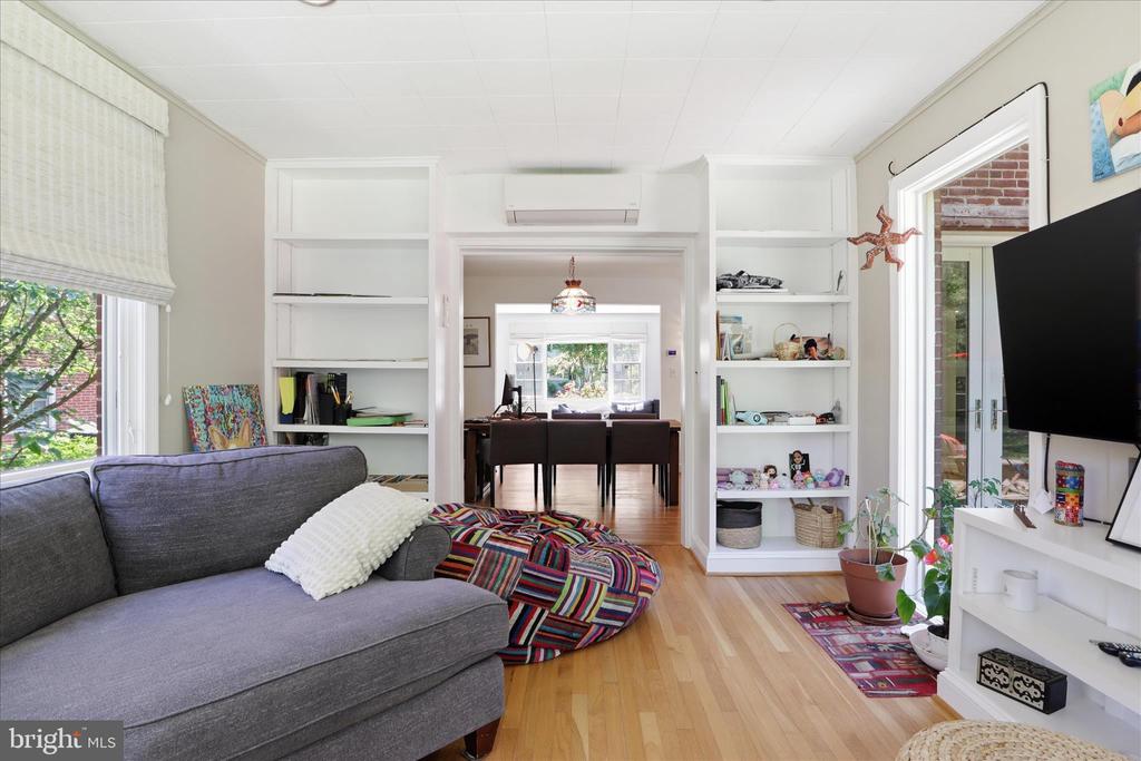 3221 COQUELIN TERRACE