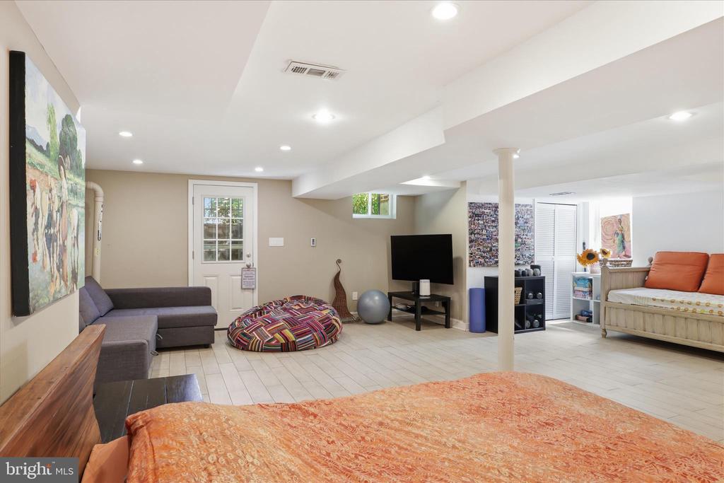 3221 COQUELIN TERRACE