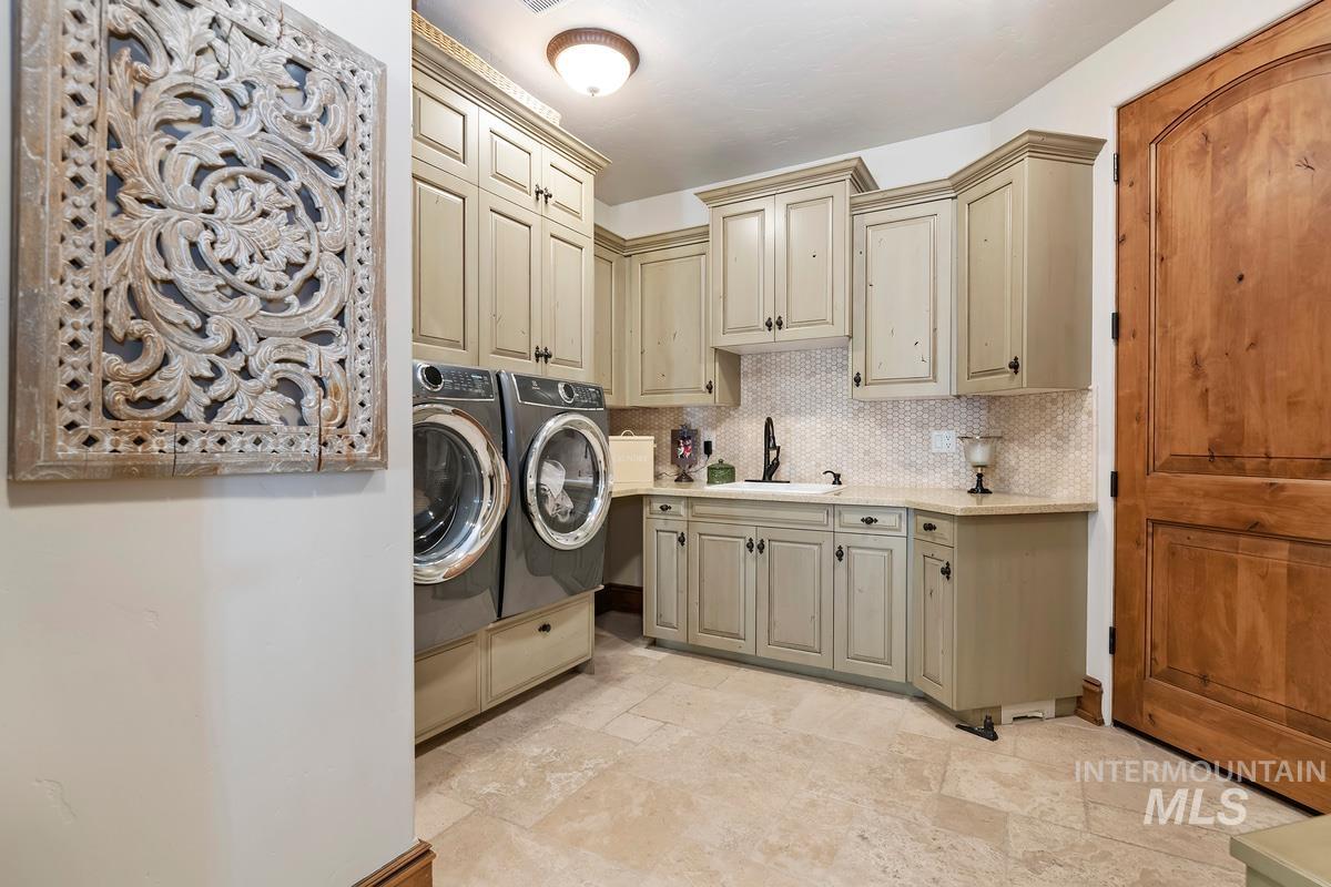 910 W. Watersford Dr.