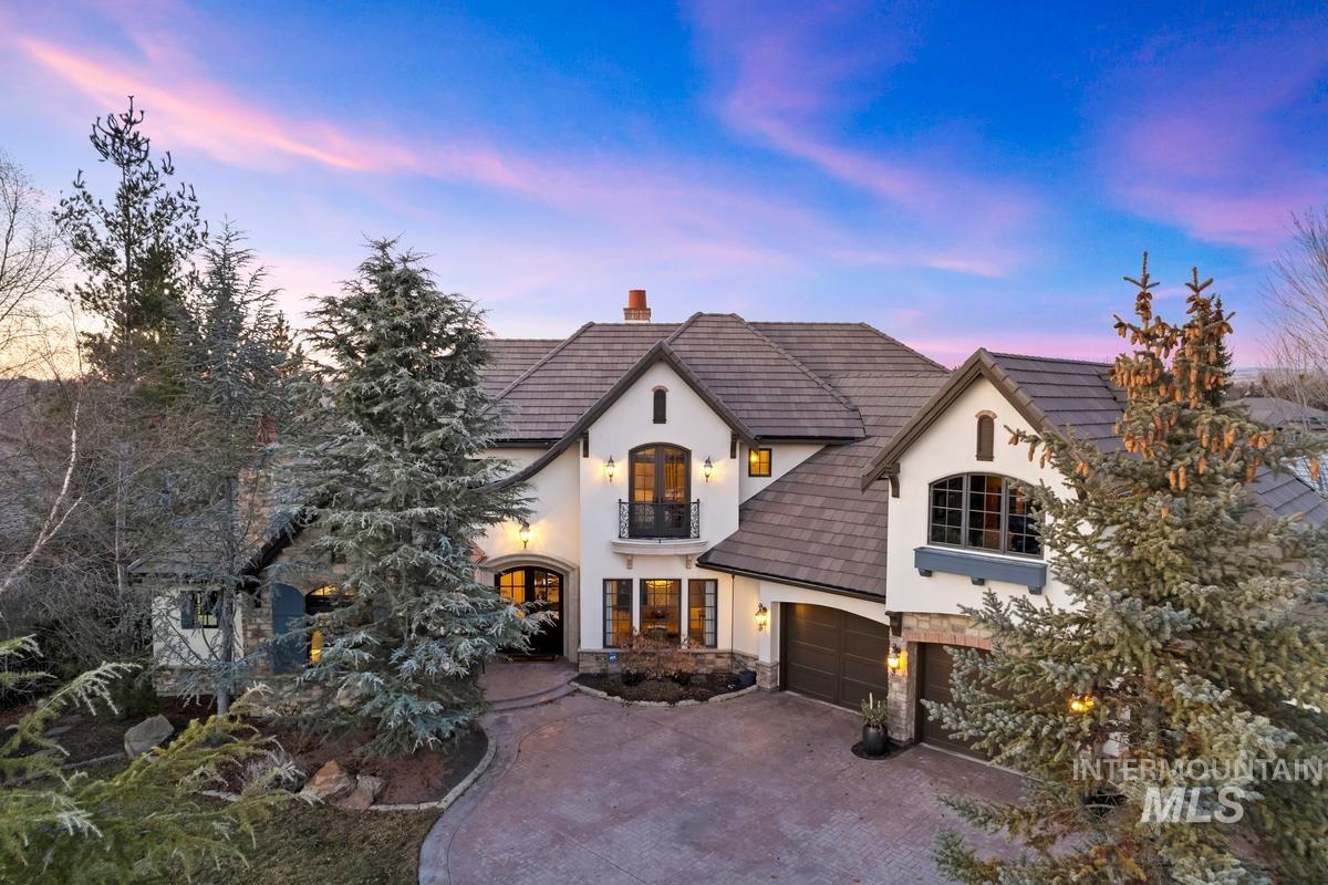 910 W. Watersford Dr.