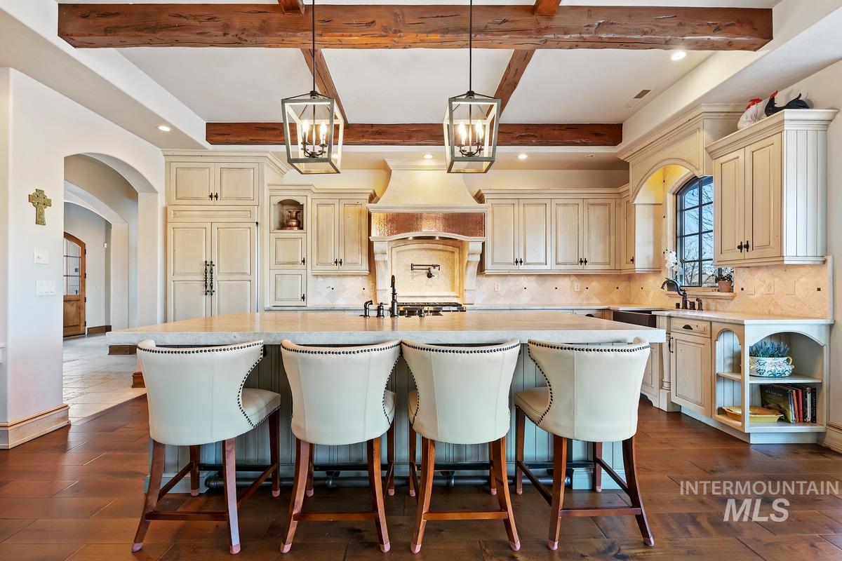 910 W. Watersford Dr.