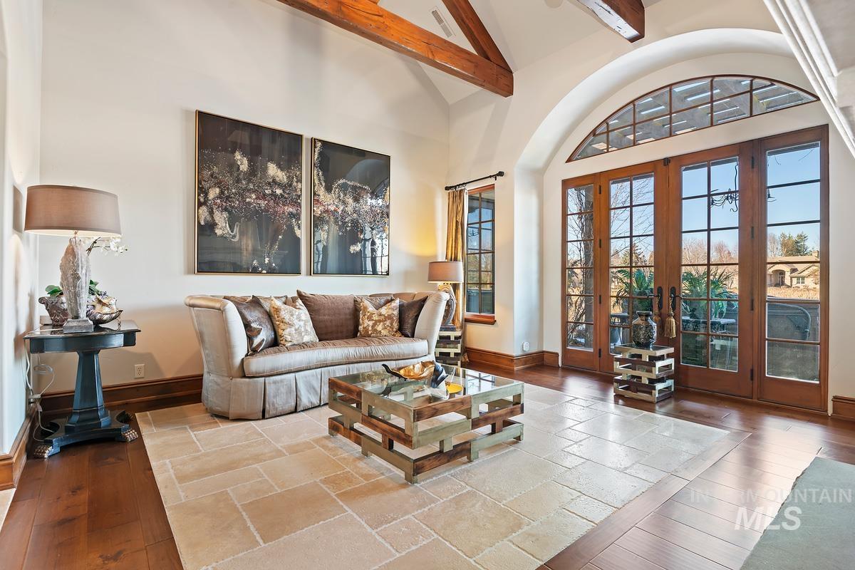 910 W. Watersford Dr.